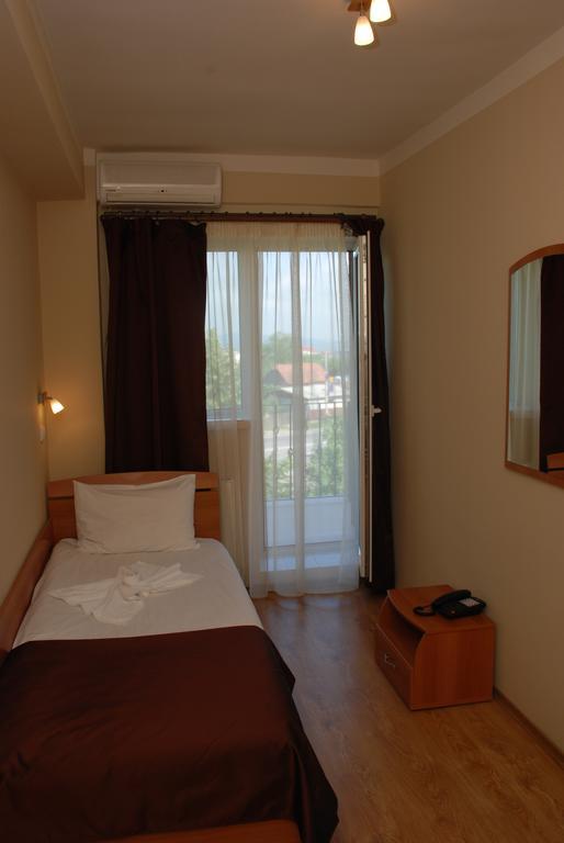 Hotel Liliacul Клуж-Напока Экстерьер фото