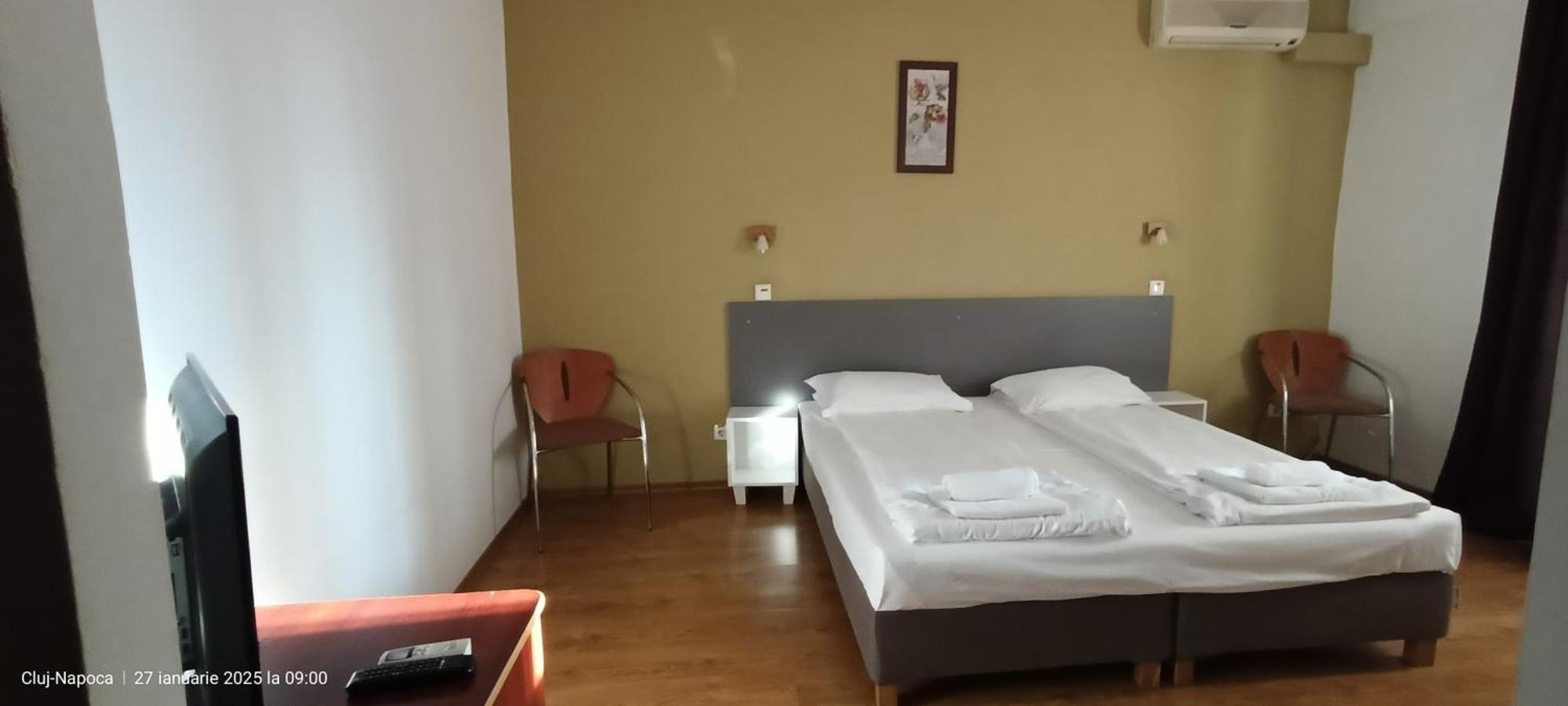 Hotel Liliacul Клуж-Напока Экстерьер фото